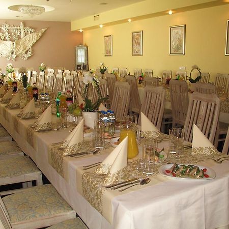 Via Appia Hotel Raszyn Eksteriør billede