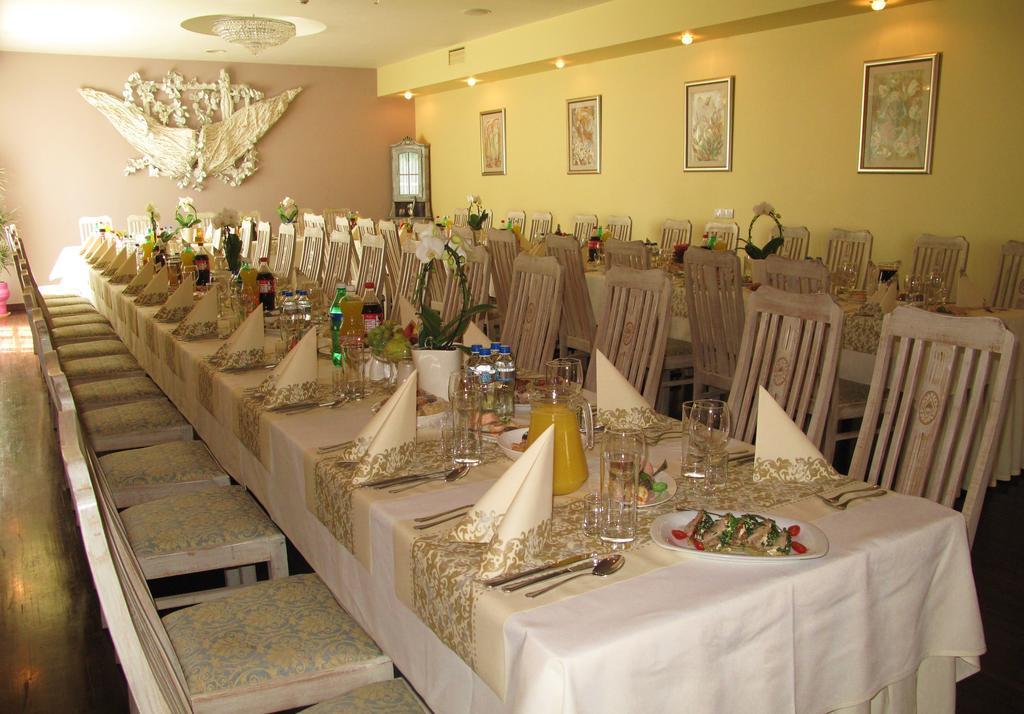 Via Appia Hotel Raszyn Eksteriør billede